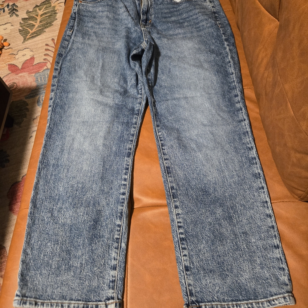 Aeropostale Mid-Wash Cropped Jeans